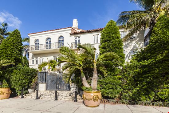 Villa Versace Villa Versace travelview / Shutterstock.com 