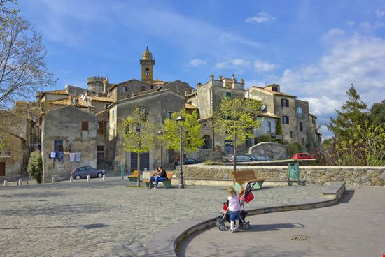 Bracciano Bracciano Walencienne / Shutterstock.com Walencienne / Shutterstock.com