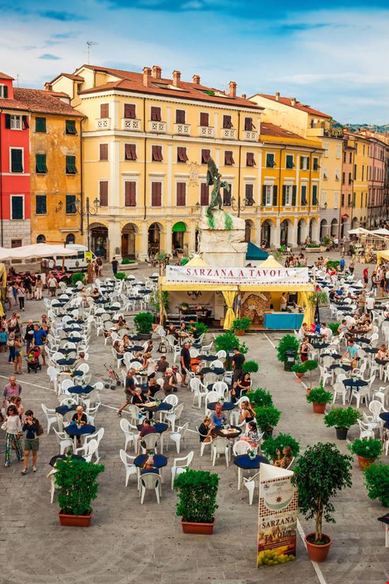 Sarzana Sarzana iryna1 / Shutterstock.com iryna1 / Shutterstock.com