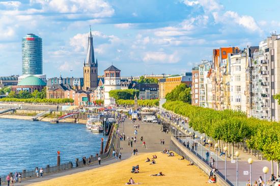 Dusseldorf Dusseldorf trabantos / Shutterstock.com 