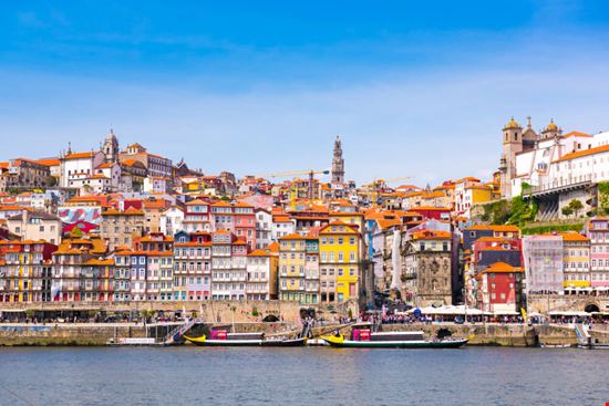 Porto Porto, Portugal - April 20, 2018: Old City of Porto on Douro River at sunny day.
 Maciej Matlak - Shutterstock.com 
