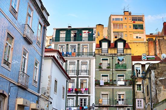 Alfama Alfama joyfull - Shutterstock.com 