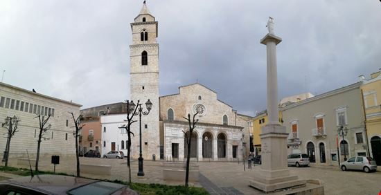 Cattedrale Cattedrale Lucamato / Shutterstock.com 