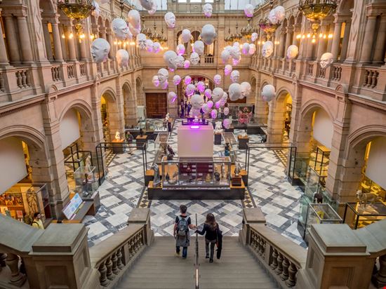 Kelvingrove Art Gallery  Kelvingrove Art Gallery  Jeff Whyte / Shutterstock.com 