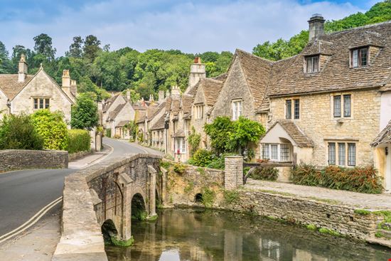 Castle Combe Castle Combe Gordon Bell - Shutterstock.com 