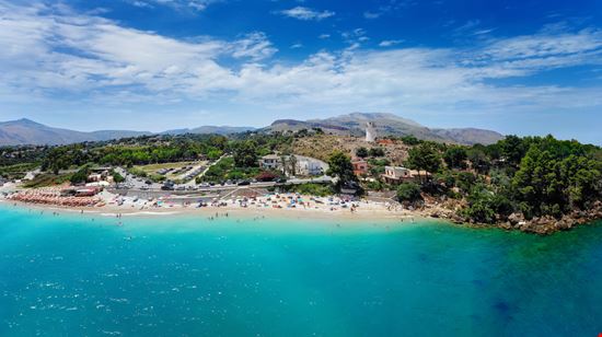 Spiaggia Guidaloca Spiaggia Guidaloca dragos dpvue - Shutterstock.com 