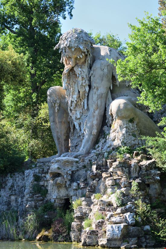 Colosso dell'Appennino Colosso dell'Appennino Simona Bottone - Shutterstock.com 