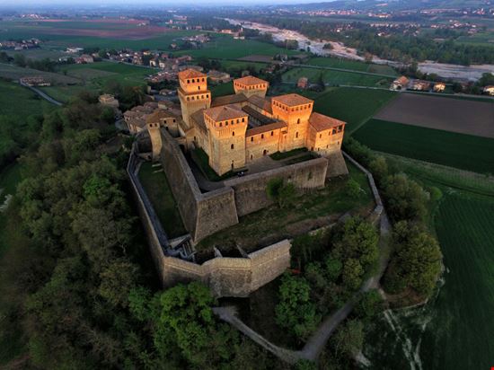 Torrechiara Castle Parma D-VISIONS - Shutterstock.com 