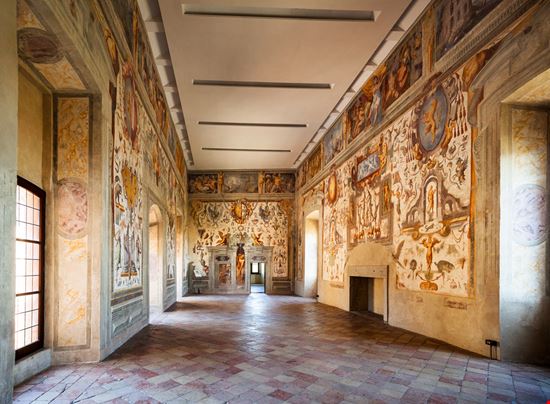 Torrechiara Castle Parma Olgysha / Shutterstock.com 