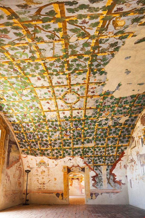 Torrechiara Castle Parma Olgysha / Shutterstock.com 