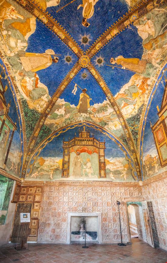 Torrechiara Castle Parma Olgysha / Shutterstock.com 