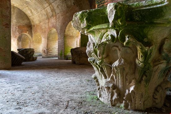 Pozzuoli Anfiteatro Flavio Massimo Buonaiuto - Shutterstock.com 