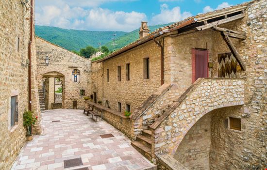 Vallo di Nera Tra i vicoli del borgo Stefano_Valeri - Shutterstock.com 