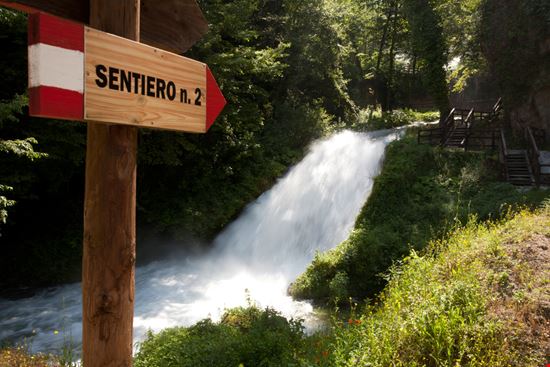 Cascate delle Marmore Scatti della Cascata pixelshop - Shutterstock.com 
