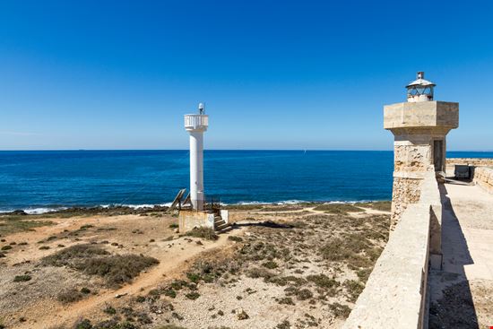 Isola delle Correnti   Il mare e l'isola Wead - Shutterstock.com 