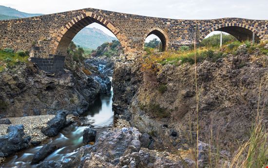 Ponte dei Saraceni Ponte dei Saraceni afinocchiaro - Istockphoto.com 