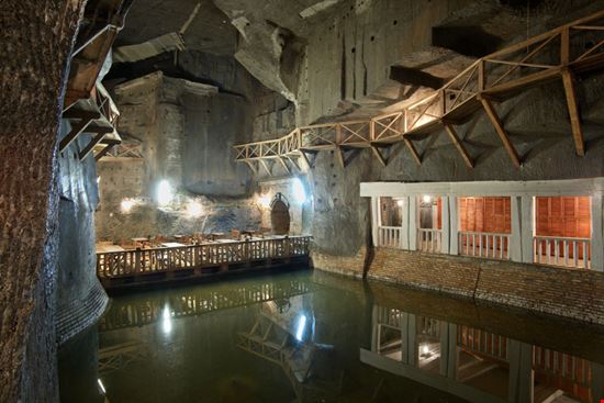 Miniera di sale di Wieliczka Il gioiello sotterraneo della Polonia Laverne Nash / Shutterstock.com 