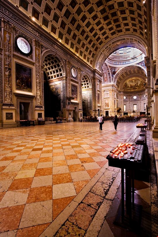 Basilica di Sant'Andrea Basilica di Sant'Andrea LuigiConsiglio - Istockphoto.com 