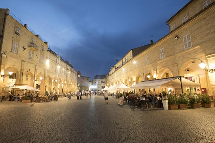 424012201181206_Fermo_753327229
