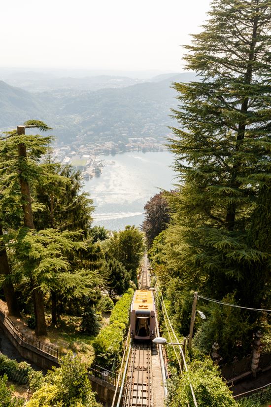 funicolare funicolare Taesik Park / Shutterstock.com 