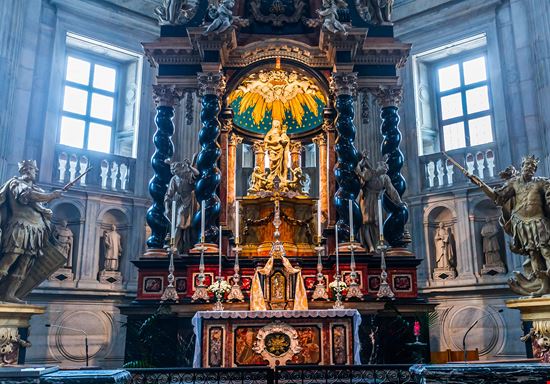 Como Basilica di Sant'Abbondio stock.adobe.com 