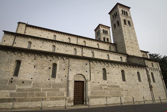 Como Basilica di Sant'Abbondio stock.adobe.com 