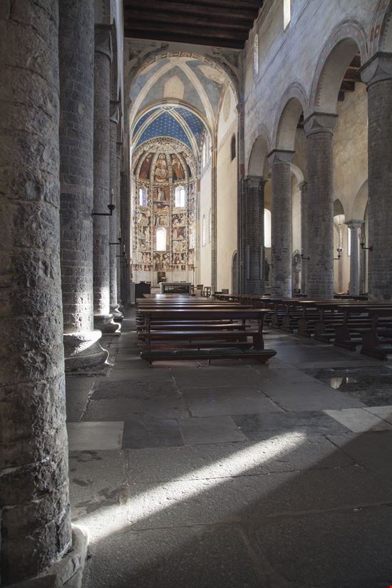 Como Basilica di Sant'Abbondio stock.adobe.com 