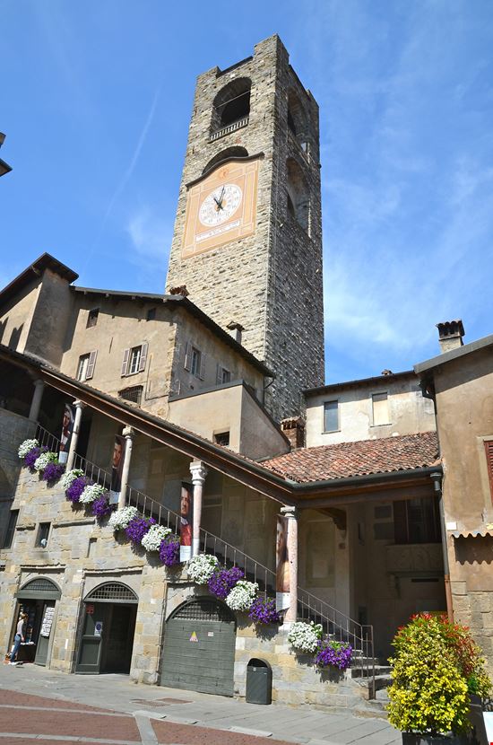 Bergamo Palazzo del Podestà stock.adobe.com 