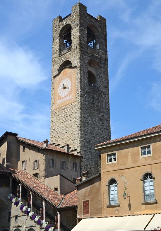 Bergamo Palazzo del Podestà stock.adobe.com 