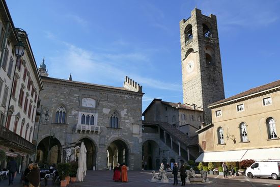 Bergamo Palazzo del Podestà stock.adobe.com 