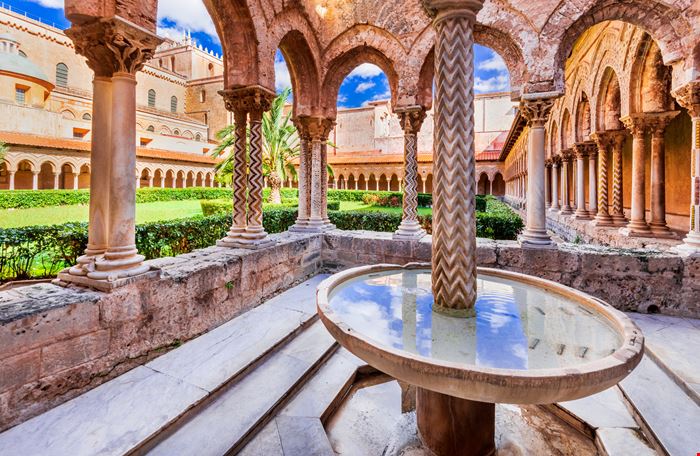Chiostro - Monreale - emicristea - Istockphoto.com