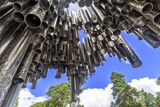 Monumento a Sibelius Monumento a Sibelius Maylat / Shutterstock.com 