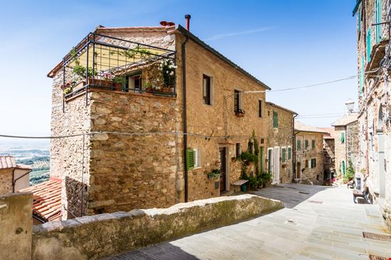 Campiglia Marittima Il Centro Storico Shutterstock.com 