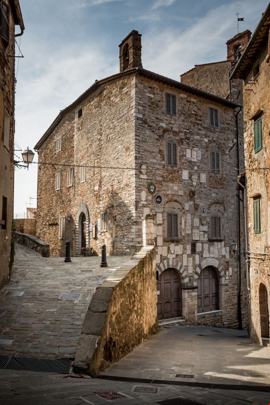 Campiglia Marittima Il Centro Storico Shutterstock.com 