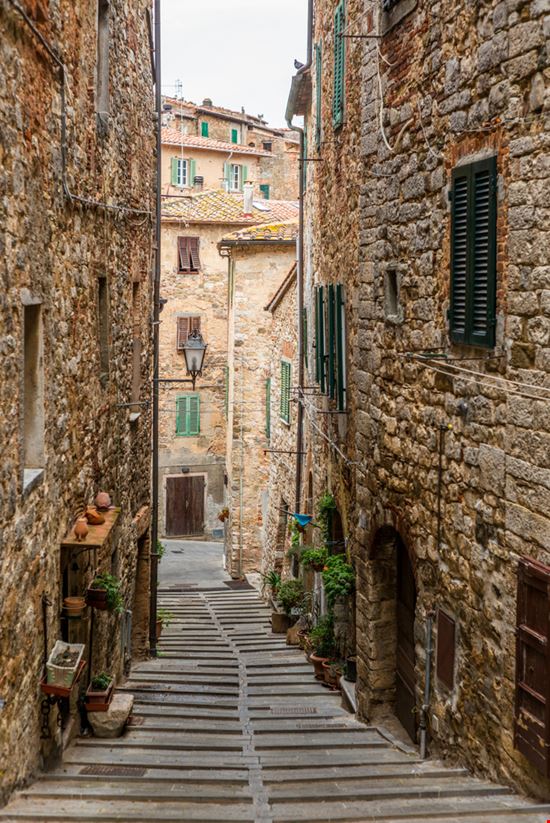 Campiglia Marittima Il Centro Storico Shutterstock.com 