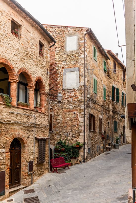 Campiglia Marittima Il Centro Storico Shutterstock.com 