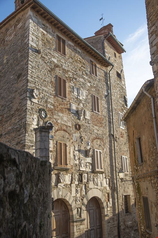 Campiglia Marittima Il Centro Storico Shutterstock.com 
