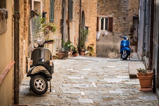 Campiglia Marittima Il Centro Storico Shutterstock.com 