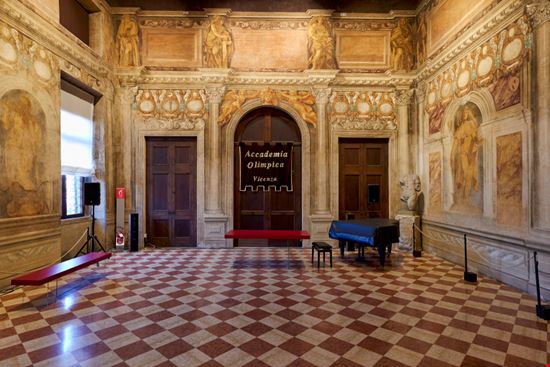 Teatro Olimpico Vicenza marcobrivio.photo / Shutterstock.com 