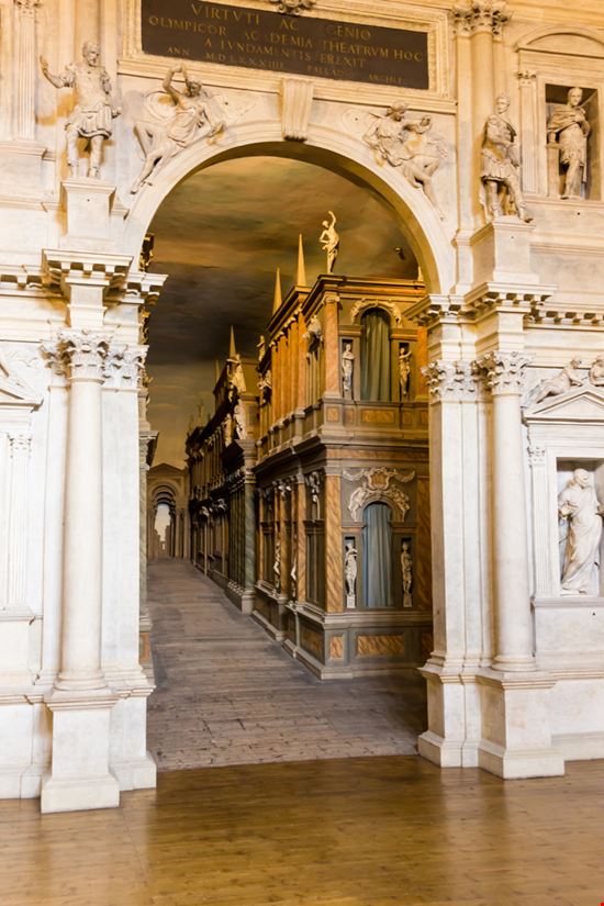 Teatro Olimpico Vicenza Shutterstock.com 
