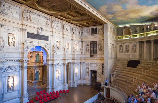 Teatro Olimpico Vicenza Gimas / Shutterstock.com 