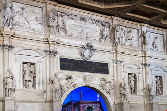 Teatro Olimpico Vicenza vvoe / Shutterstock.com 