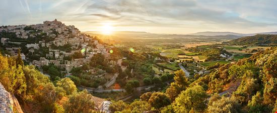 Gordes Gordes Shutterstock.com 