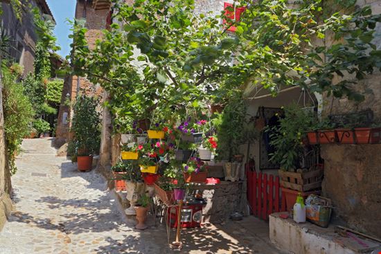 Calcata Il borgo degli artisti trotalo / Shutterstock.com 