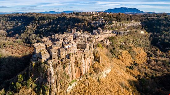Calcata Il borgo degli artisti Shutterstock.com 