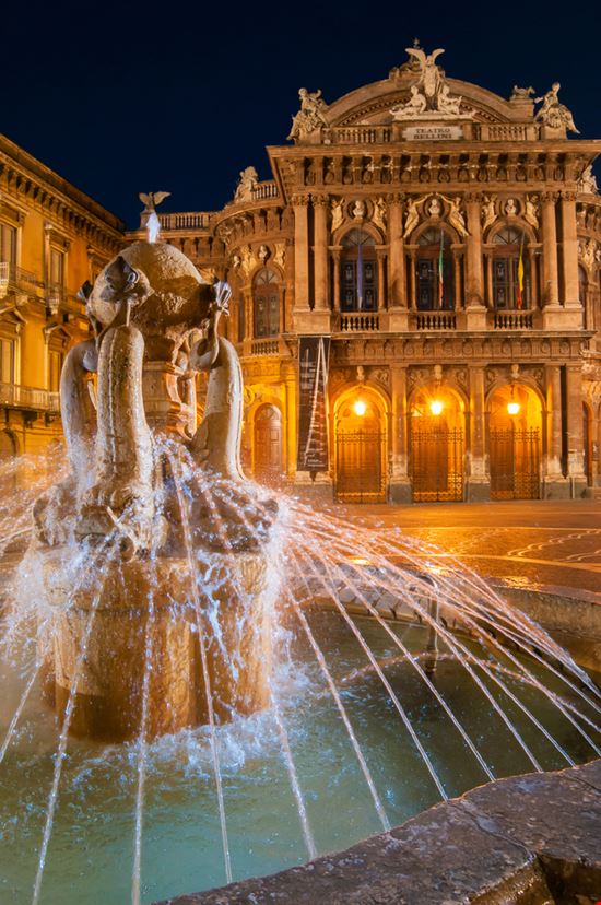 Teatro Bellini Teatro Bellini Marco Ossino - Shutterstock.com 