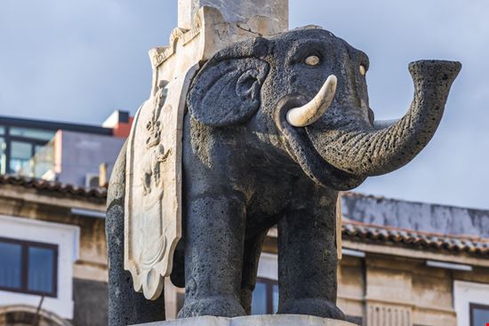 Fontana dell’Elefante Fontana dell’Elefante Fotokon - Shutterstock.com 