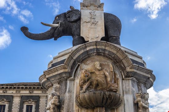 Fontana dell’Elefante Fontana dell’Elefante Fotokon - Shutterstock.com 