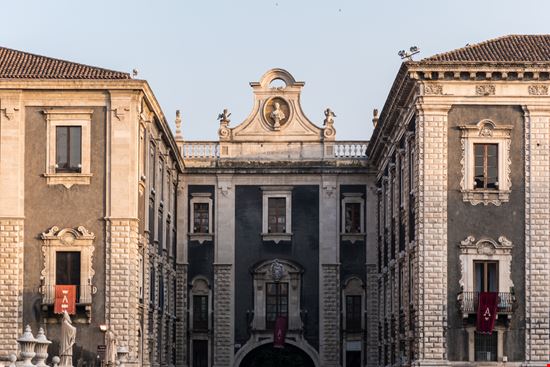 Porta Uzeda Porta Uzeda Roberto Lo Savio - Shutterstock.com 