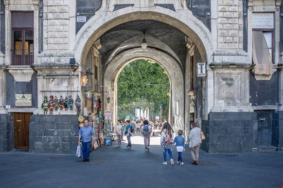 Porta Uzeda Porta Uzeda Stefanie Metzger / Shutterstock.com 